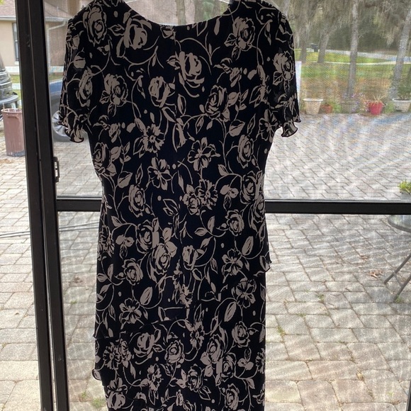 Y womens Connected black floral short sleeve stretch layered dress size 10 - Picture 3 of 3